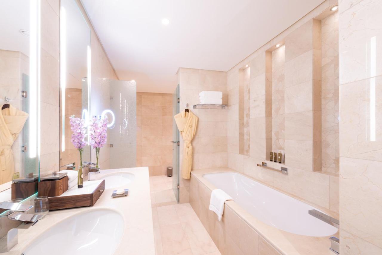 Shaza Doha Hotel Eksteriør billede Bathroom