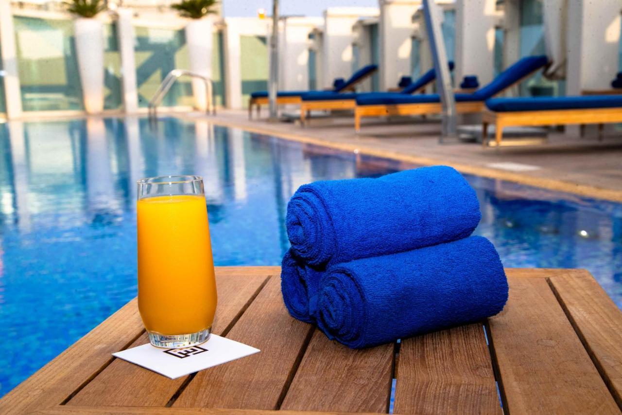 Shaza Doha Hotel Eksteriør billede Pool at the Hilton