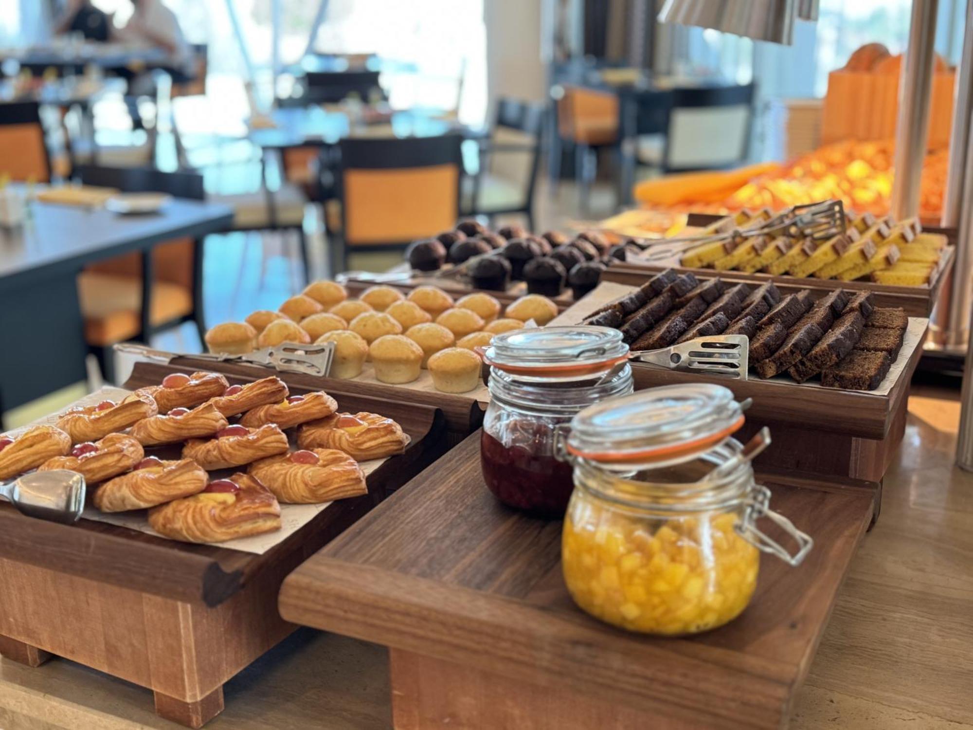 Shaza Doha Hotel Eksteriør billede A selection of pastries and jams at a buffet