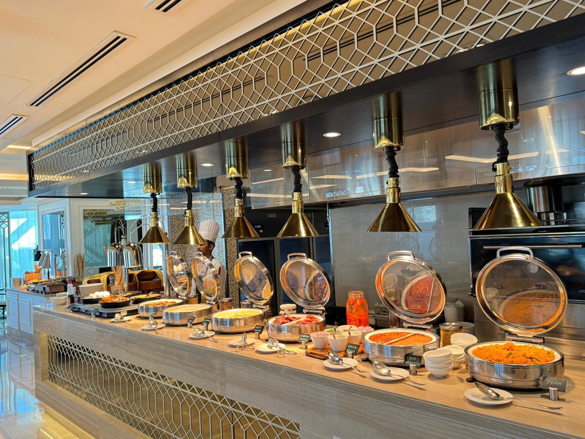 Shaza Doha Hotel Eksteriør billede A buffet at a hotel