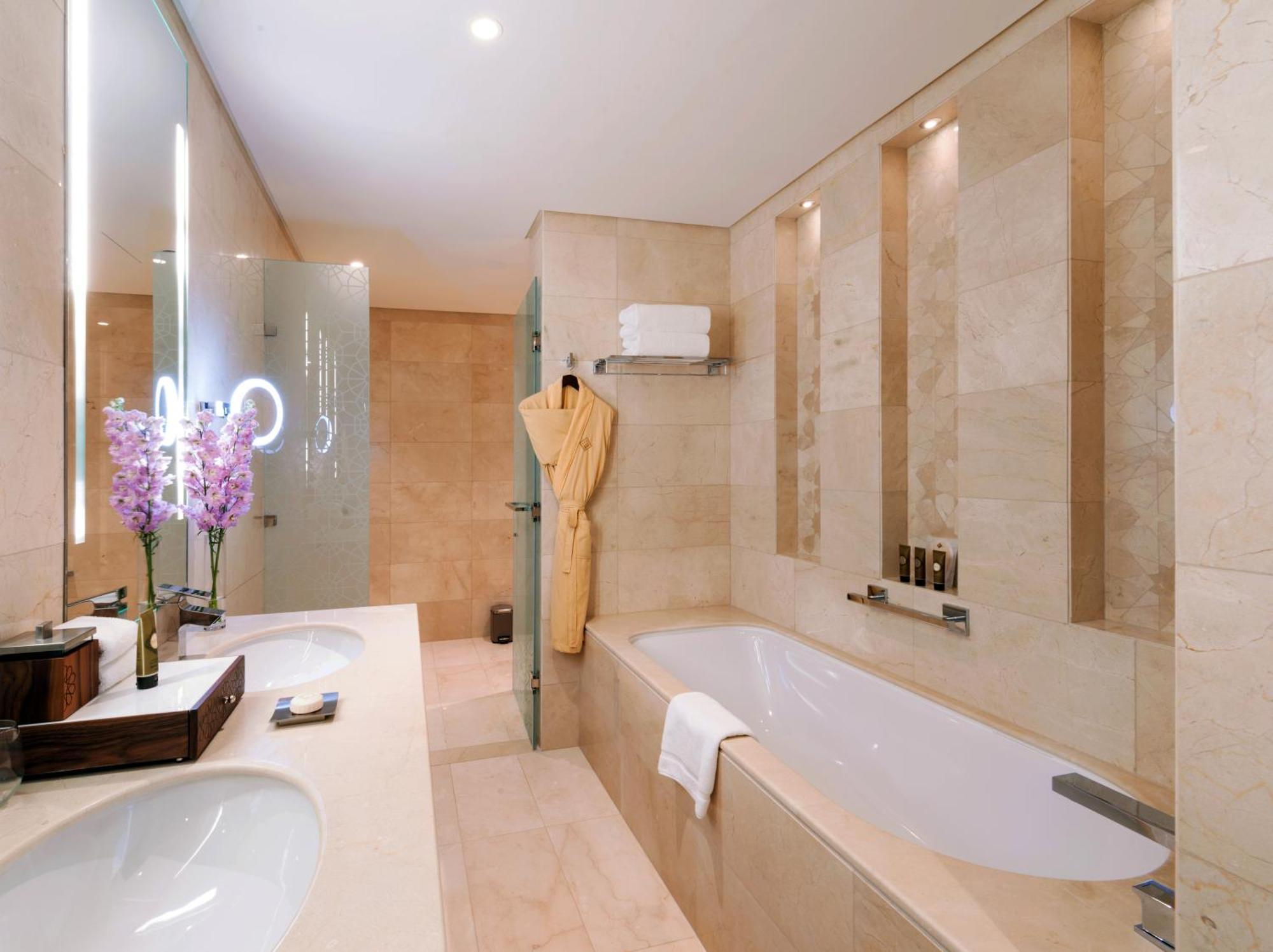Shaza Doha Hotel Eksteriør billede Bathroom